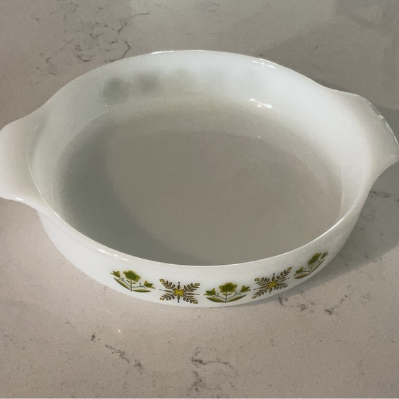 Fire King Anchor Hocking 9” Casserole Dish Made in the USA. Great Condition - Picture 3 of 5